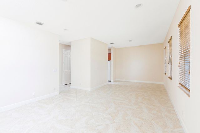 6807 Lakeside Circle N 102-1, Davie, FL 33314