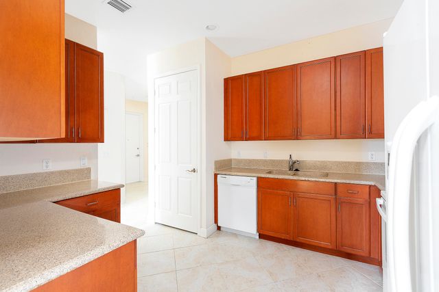 6807 Lakeside Circle N 102-1, Davie, FL 33314