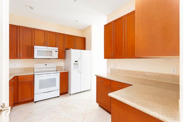 6807 Lakeside Circle N 102-1, Davie, FL 33314