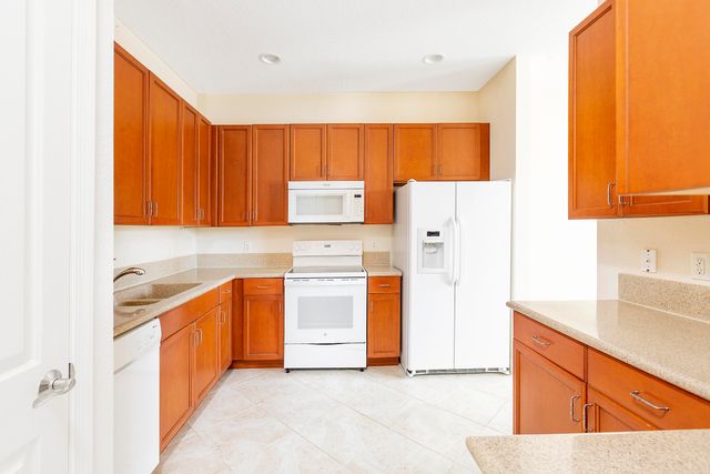 6807 Lakeside Circle N 102-1, Davie, FL 33314