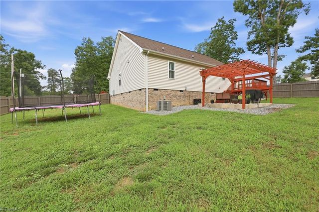 8504 Altavista Drive, Stokesdale, NC 27357
