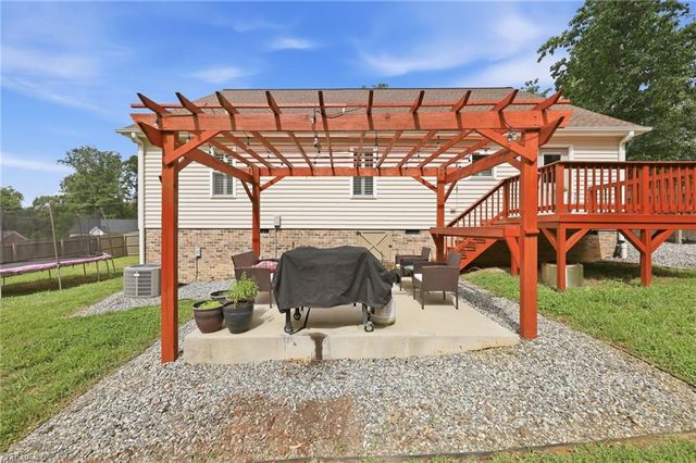 8504 Altavista Drive, Stokesdale, NC 27357