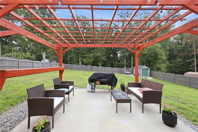 8504 Altavista Drive, Stokesdale, NC 27357