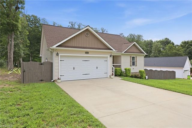 8504 Altavista Drive, Stokesdale, NC 27357