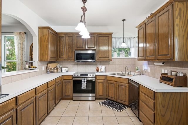 613 Dorchester Lane, Mansfield, TX 76063