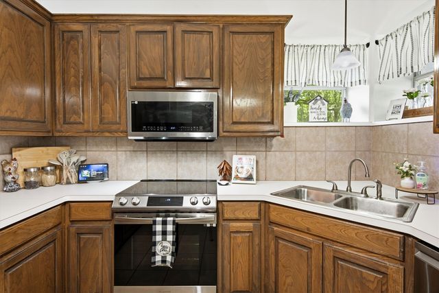 613 Dorchester Lane, Mansfield, TX 76063