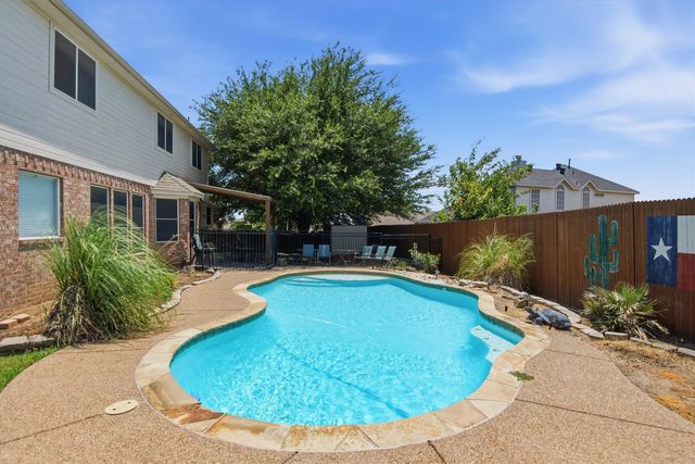 613 Dorchester Lane, Mansfield, TX 76063