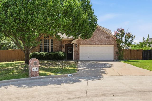 613 Dorchester Lane, Mansfield, TX 76063