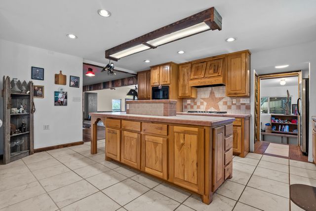 1300 Finney Drive, Weatherford, TX 76085