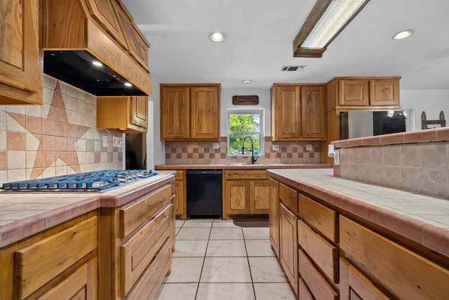 1300 Finney Drive, Weatherford, TX 76085
