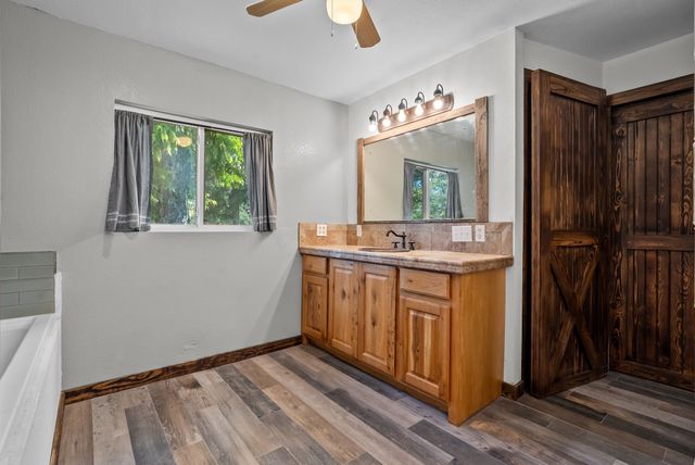 1300 Finney Drive, Weatherford, TX 76085