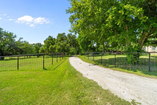 1300 Finney Drive, Weatherford, TX 76085