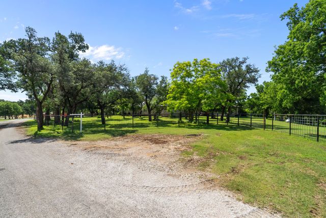1300 Finney Drive, Weatherford, TX 76085