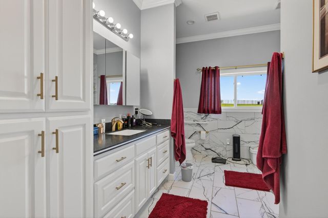 25385 U.S. 54, Walker, MO 64790