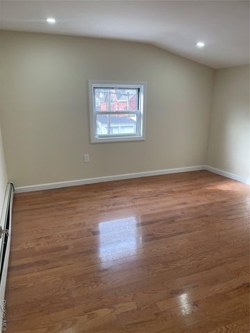 10481 165th Street, Jamaica, NY 11433