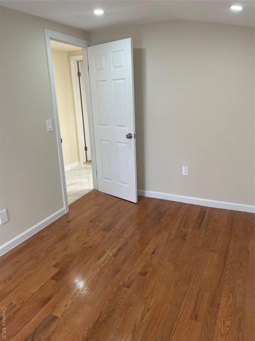 10481 165th Street, Jamaica, NY 11433