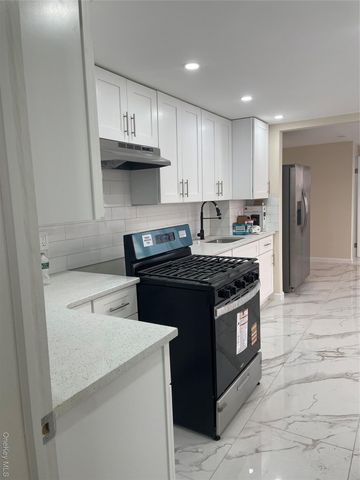 10481 165th Street, Jamaica, NY 11433