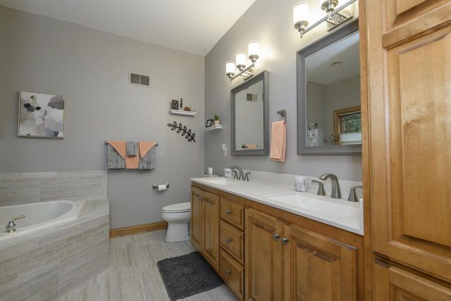 W347S9485 Jericho COURT, Eagle, WI 53119