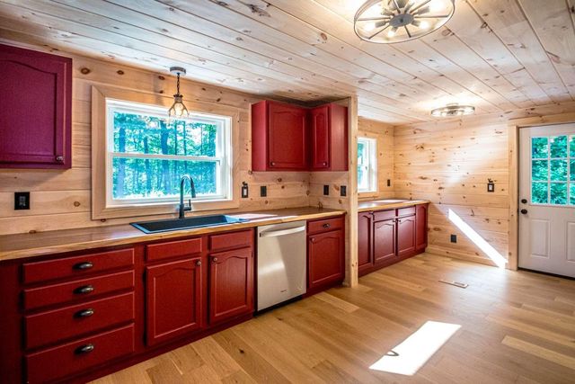 60 Brookside Avenue, Albany, NH 03818