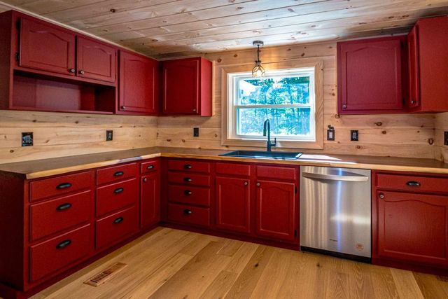 60 Brookside Avenue, Albany, NH 03818