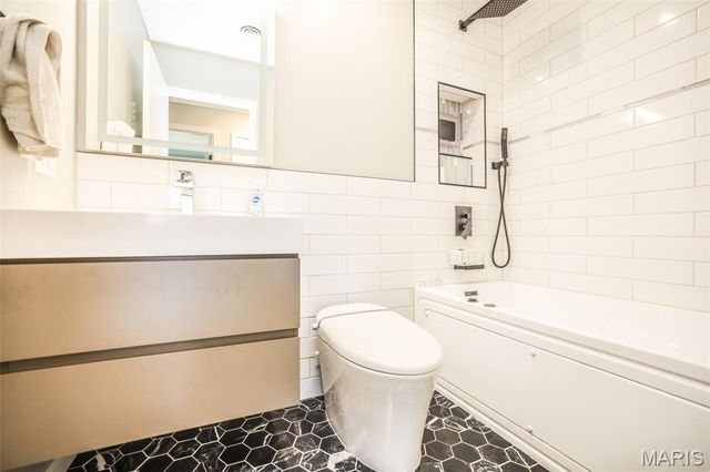 4839 Hursley Drive, St Louis, MO 63128