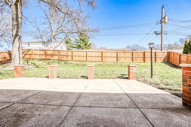 4839 Hursley Drive, St Louis, MO 63128