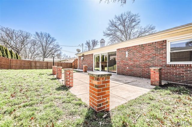 4839 Hursley Drive, St Louis, MO 63128