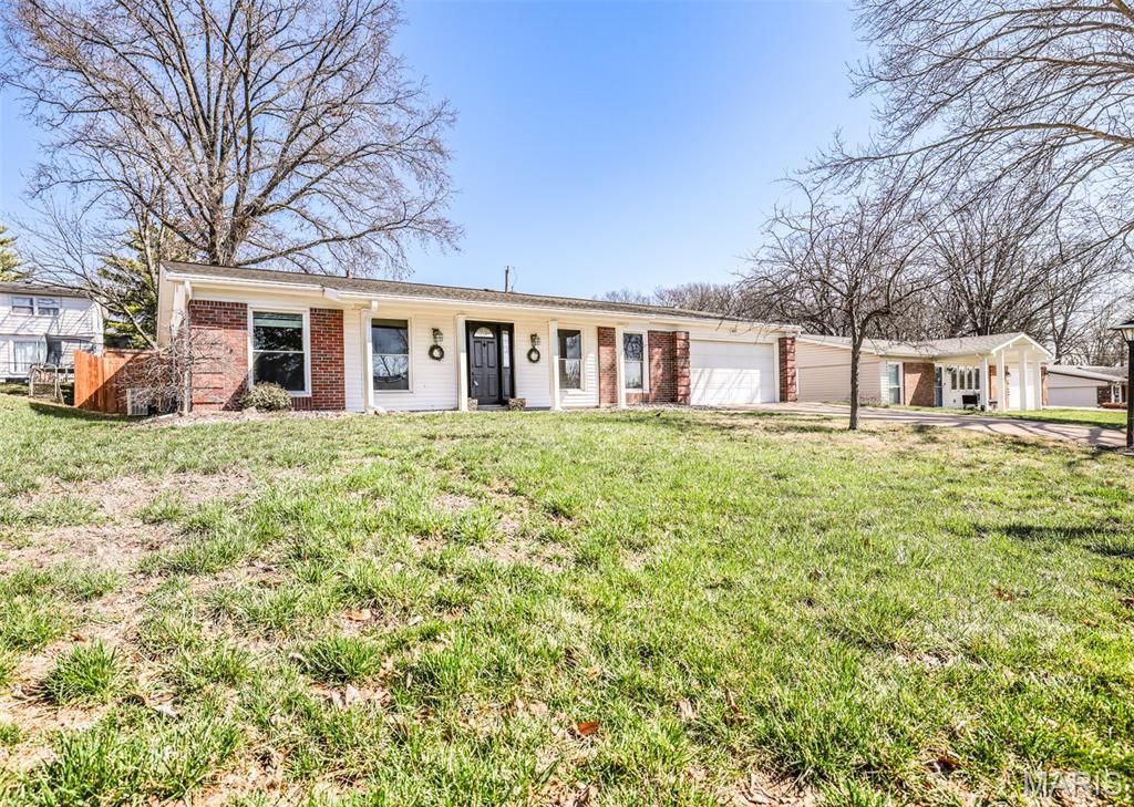4839 Hursley Drive, St Louis, MO 63128