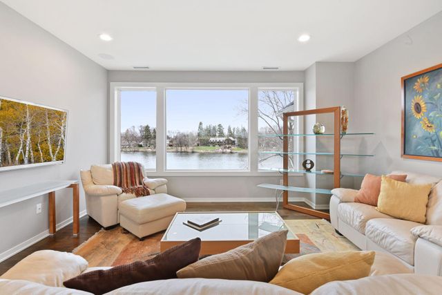 4812 Lakeview Drive, Edina, MN 55424