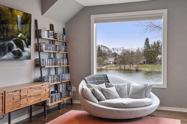 4812 Lakeview Drive, Edina, MN 55424