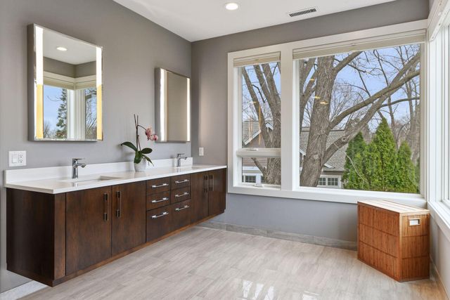 4812 Lakeview Drive, Edina, MN 55424