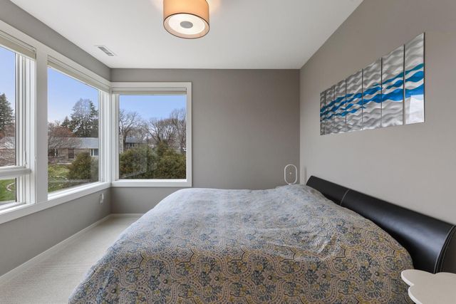 4812 Lakeview Drive, Edina, MN 55424
