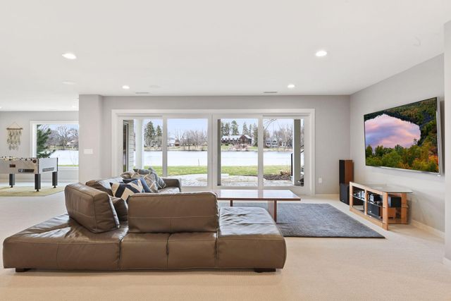 4812 Lakeview Drive, Edina, MN 55424