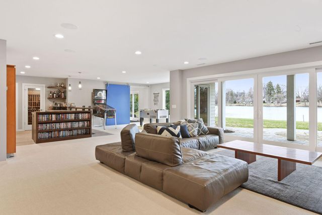4812 Lakeview Drive, Edina, MN 55424