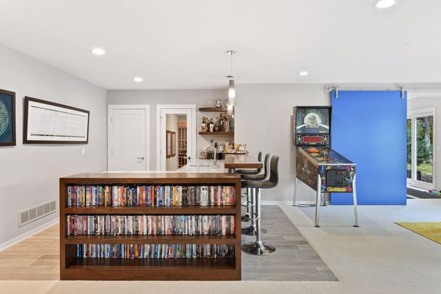 4812 Lakeview Drive, Edina, MN 55424
