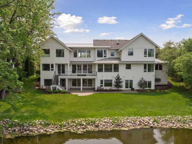 4812 Lakeview Drive, Edina, MN 55424