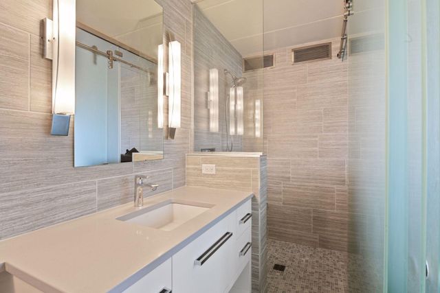 4812 Lakeview Drive, Edina, MN 55424