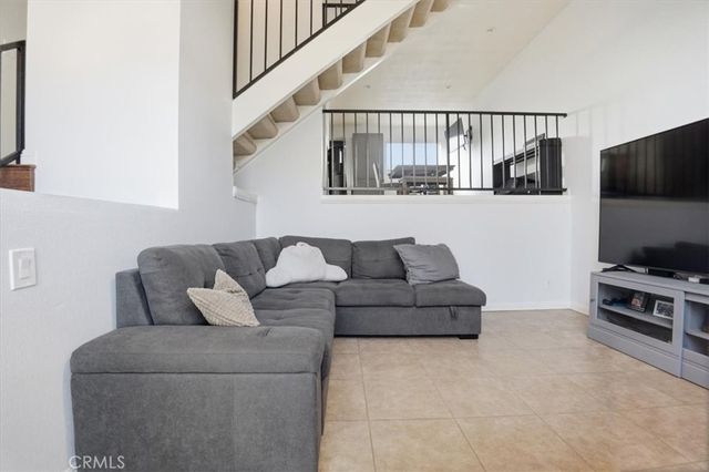 14325 Foothill 9, Sylmar, CA 91342