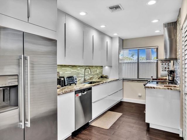 3432 NE 16th Avenue, Oakland Park, FL 33334