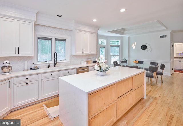 36 TIMBER KNOLL DR, Washington Crossing, PA 18977