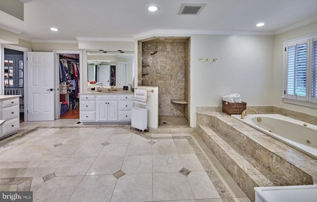 36 TIMBER KNOLL DR, Washington Crossing, PA 18977
