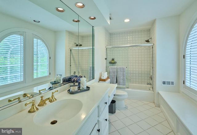 36 TIMBER KNOLL DR, Washington Crossing, PA 18977