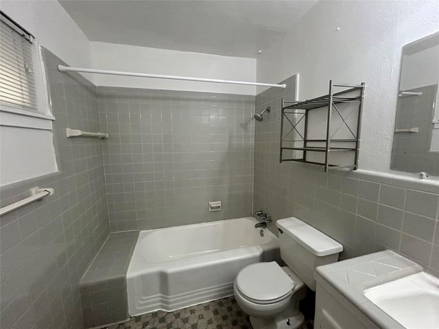 3520 Garrott 3, Houston, TX 77006