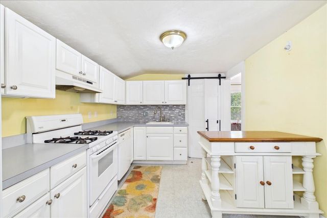 140 Lake St, Weymouth, MA 02189