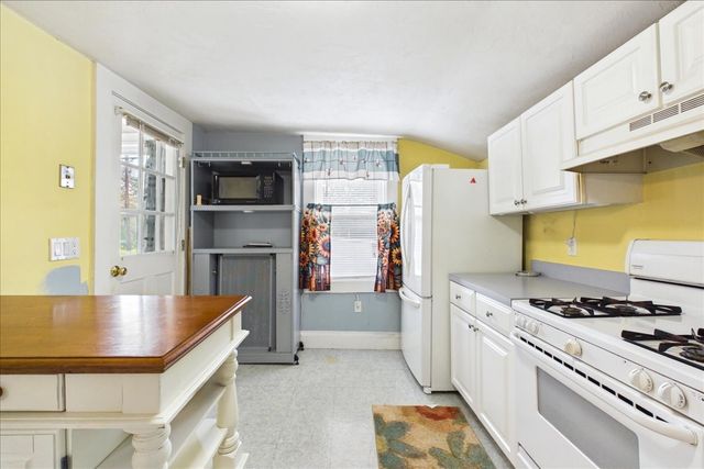 140 Lake St, Weymouth, MA 02189