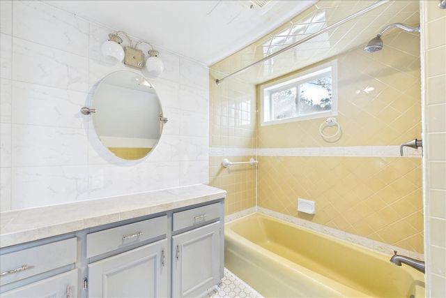 140 Lake St, Weymouth, MA 02189