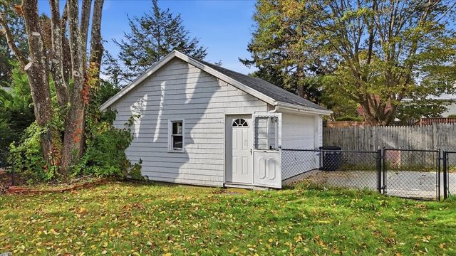 140 Lake St, Weymouth, MA 02189