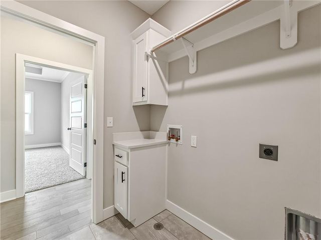 9323 Pickering Street, Lenexa, KS 66227