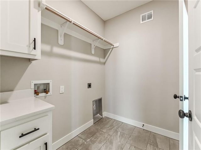 9323 Pickering Street, Lenexa, KS 66227