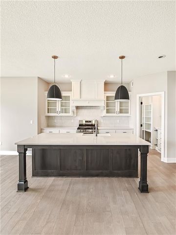 9323 Pickering Street, Lenexa, KS 66227